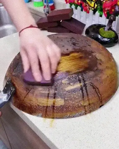 Gif Usando o Novo Kit Esponja Mágica - Limpeza sem Esforço Disponível em: www.descontara.com