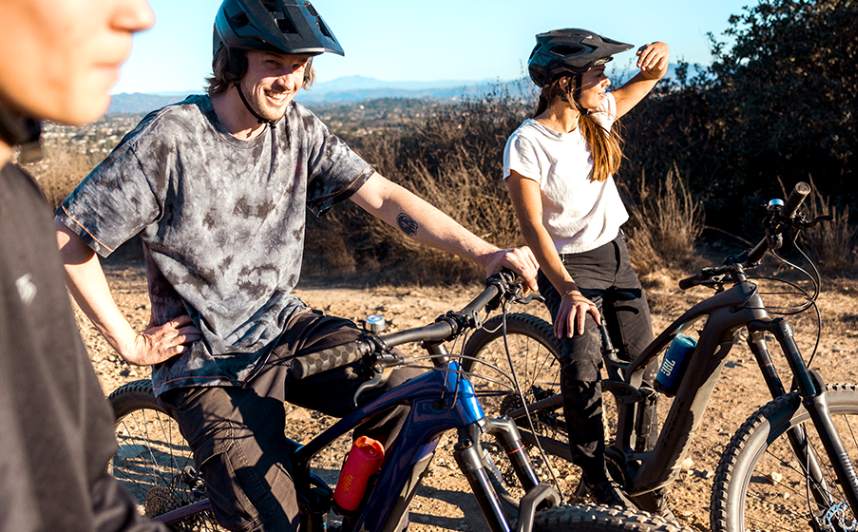 JBL Flip 7 Conexão com várias caixas de som pelo Auracast™ - Image