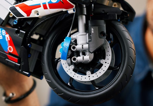 BMW M 1000 RR 42130 | Technic | Compra online na Loja LEGO® Oficial PT