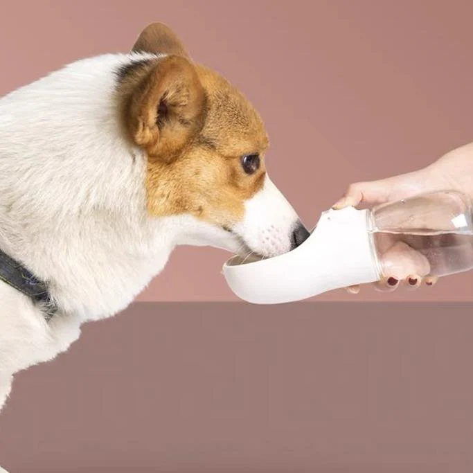 Garrafa de Água Portatil para Caes e Gatos, fácil de carregar e permite que seu amiguinho beba água de maneira prática, evitando desperdício. Feita de material resistente e não tóxico, Frete Gratis - Elite Comerce