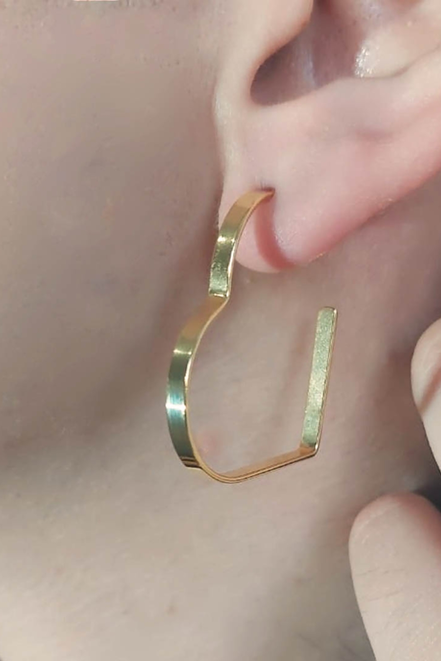 Brinco Argola em Forma de Coração Lateral Larga Banhado em Ouro 18k (BR0250)