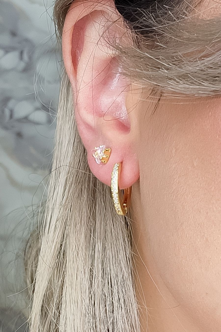 Brinco Triangular Médio com Zircônia Banhado em Ouro 18k (BR0290)