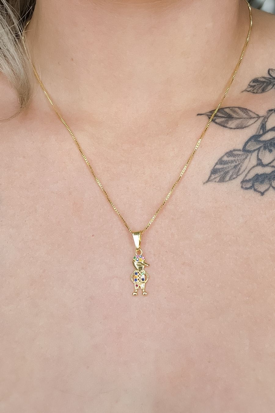 Colar Pingente Menino com Zircônia Colorida Banhado em Ouro 18k (CL0123)