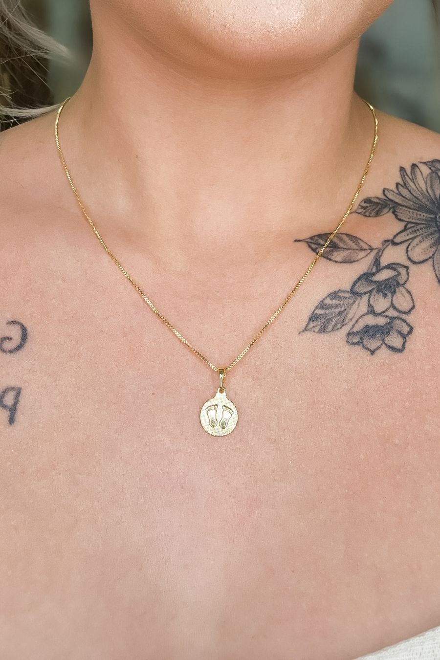 Colar Pingente Reticulado com Pé Banhado em Ouro 18k (CL0121)