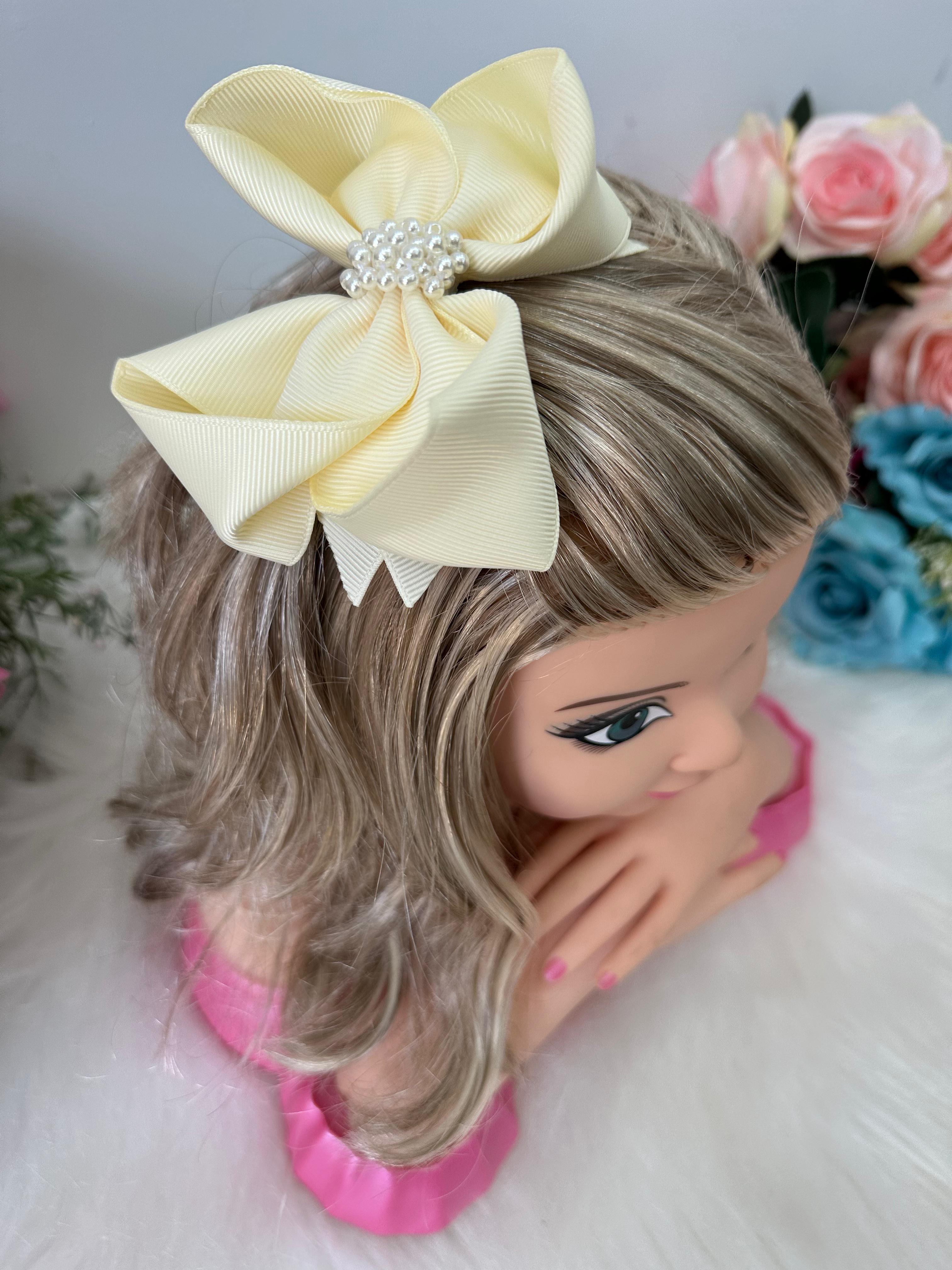 Laço Belli Perolas Maria Eduarda Amarelo Claro (LCBLPRLOSMEARLOCRO)