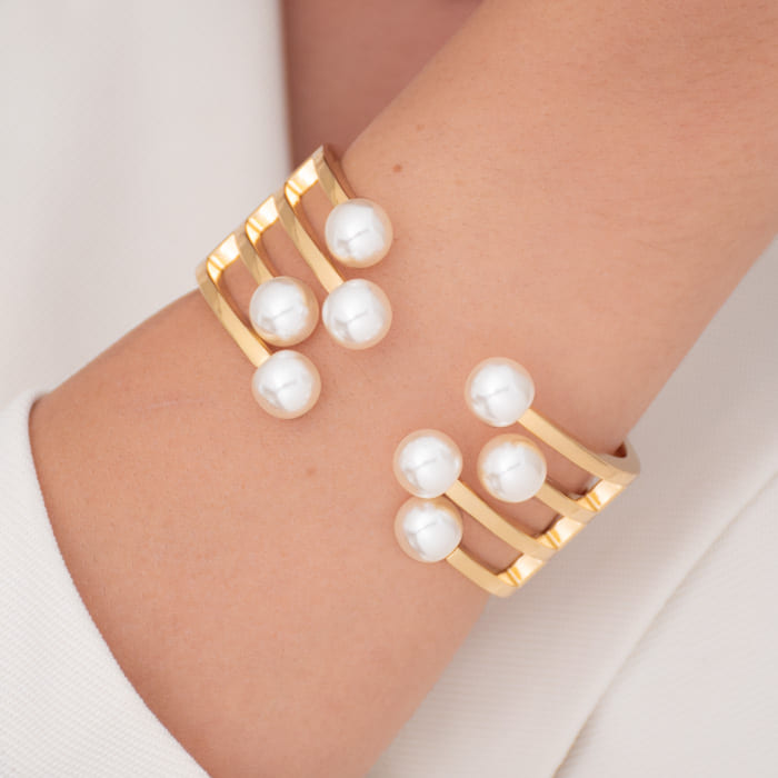 BRACELETE FEMININO ABERTO QUATRO FIOS COM PÉROLAS (020502)