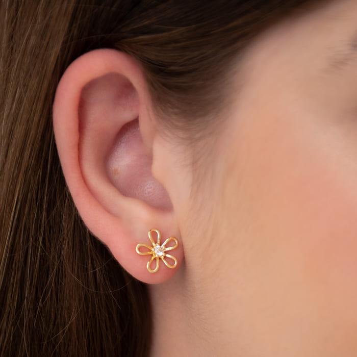 BRINCO DE FLOR COM ZIRCÔNIA E PÉTALAS VAZADAS (020522)