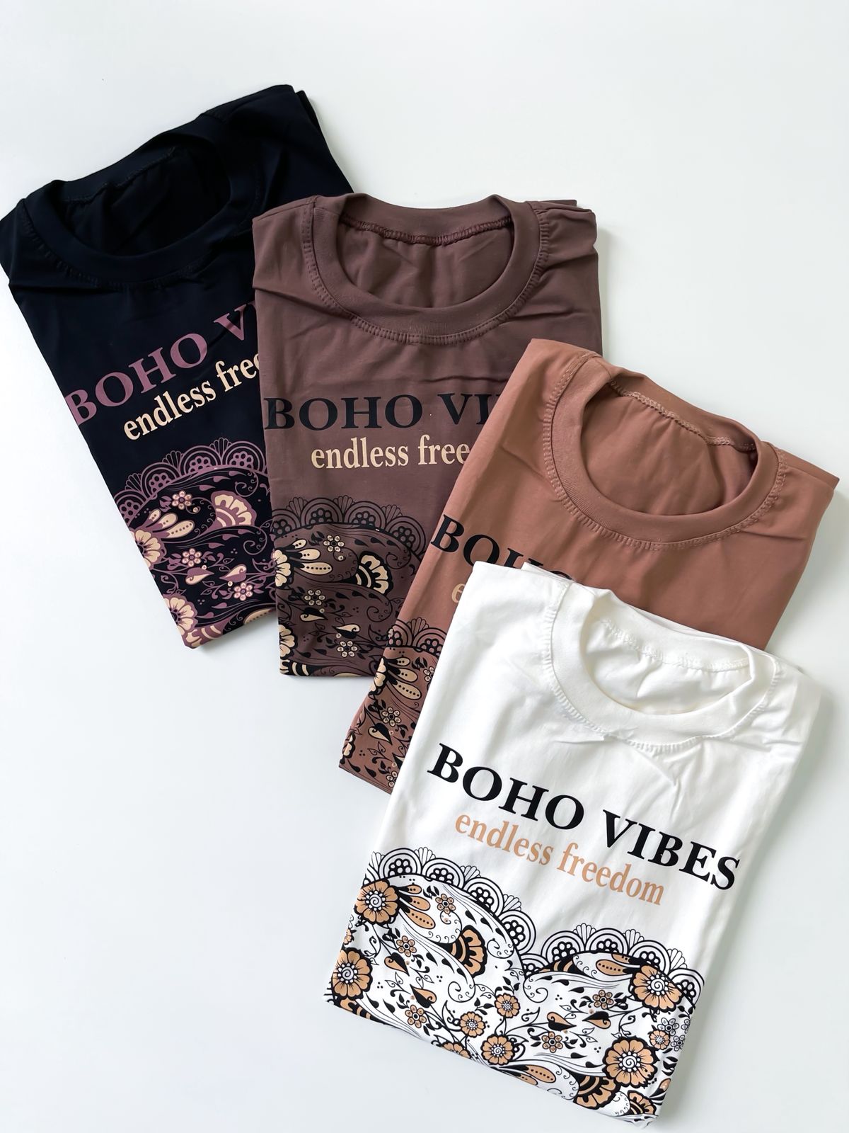 T-Shirt Feminina Estampada Boho Vibes Coração Ref. 808 (12345670018924220893)