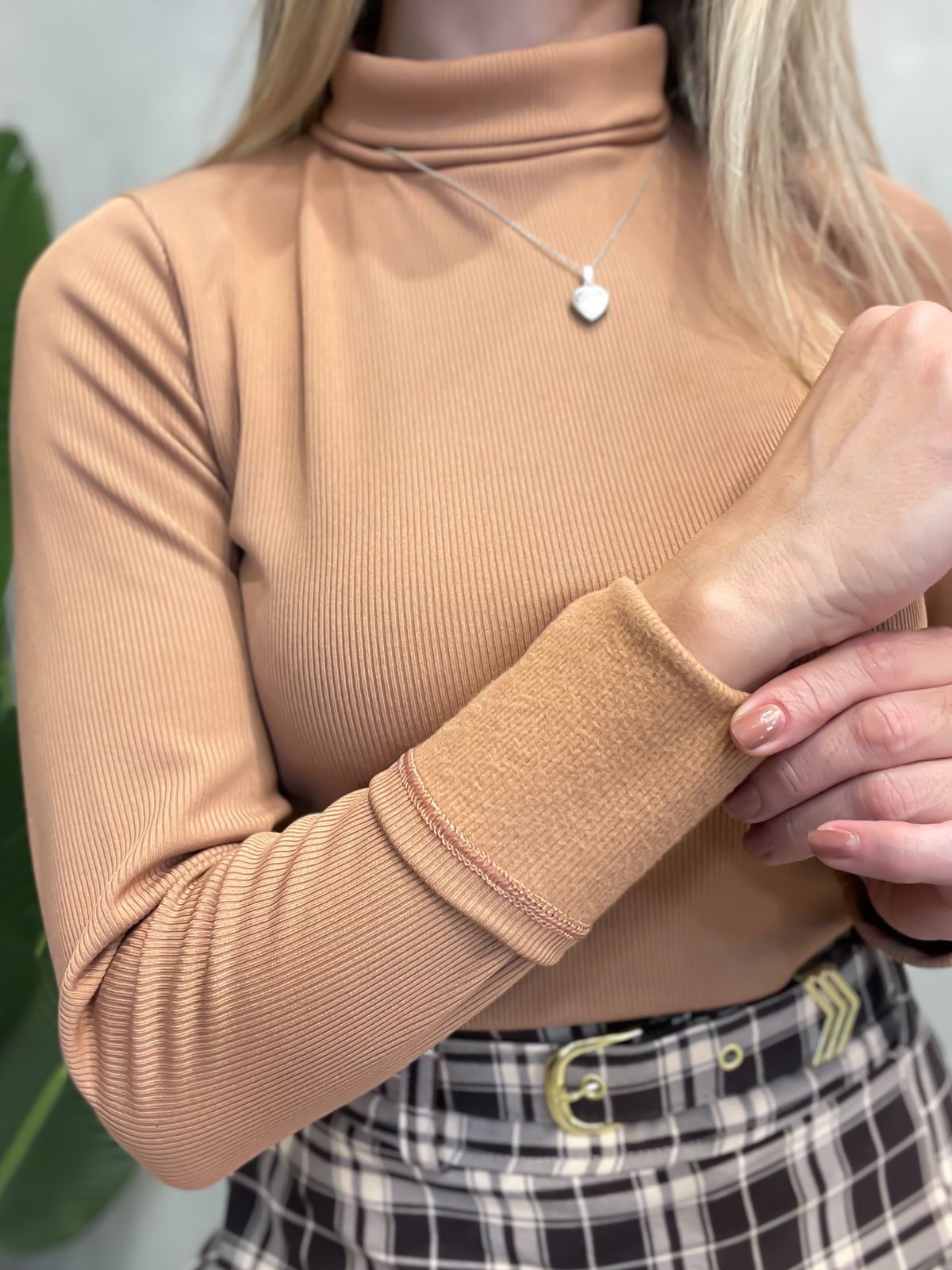 Blusa em Ribana Manga Longa Térmica com Gola Alta Brenda Ref. 1529 (12345670018924225119)