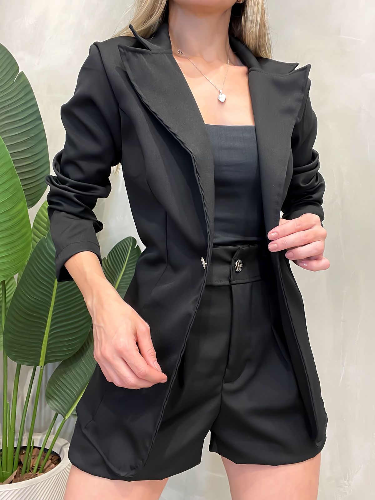 Conjunto em Alfaiataria Blazer com Botões e Shorts Giovana Ref. 1561 (12345670018924228653)
