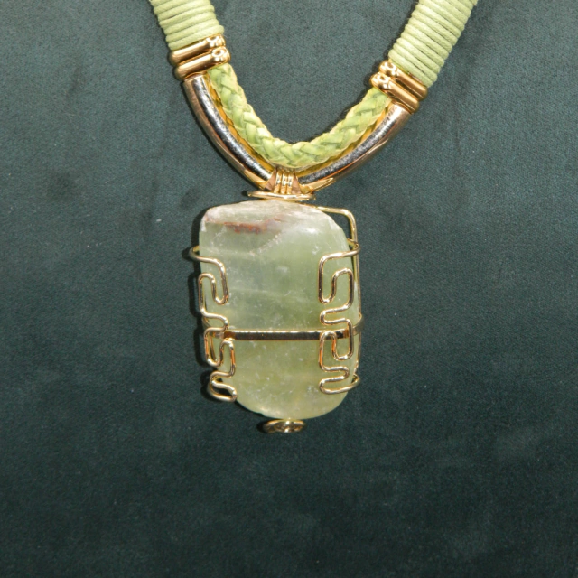 Colar Com Pedra Natural De Calcita Verde | Katia Almeida (CP-10)