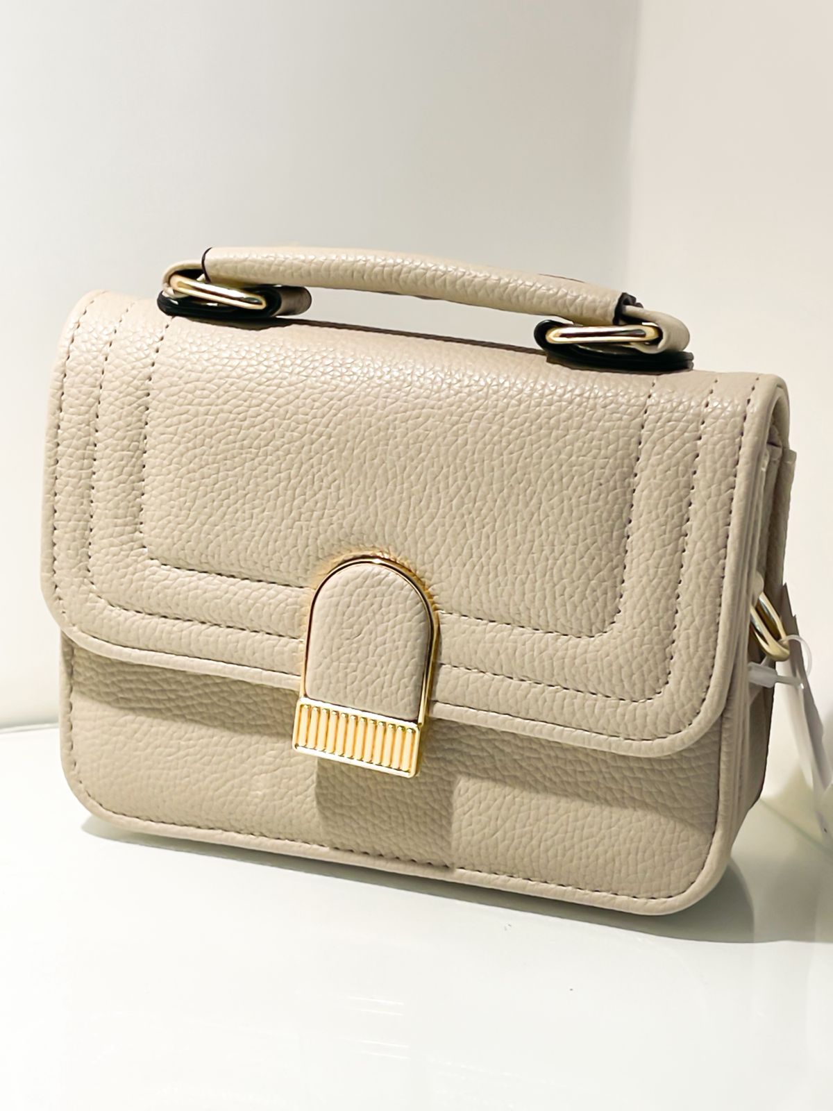Bolsa Média Quadrada em Couro Sintético com Alça Ref. 1626 (12345670018924236351)