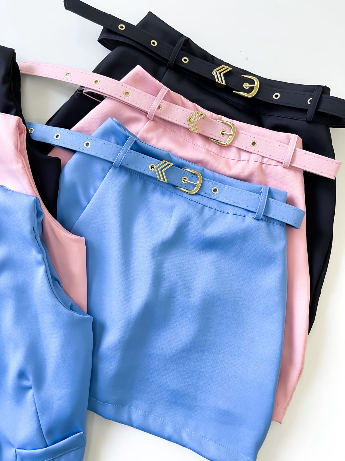 Conjunto em Alfaiataria Shorts Saia e Colete Paula Ref. 1639 (12345670018924237761)