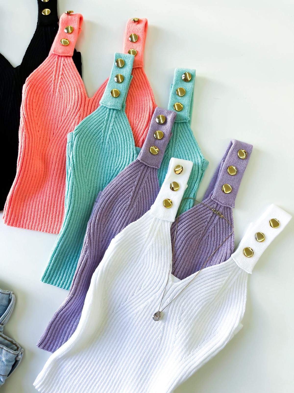 Cropped em Tricô Modal de Alça com Botões Gisele Ref. 1707 (12345670018924240075)