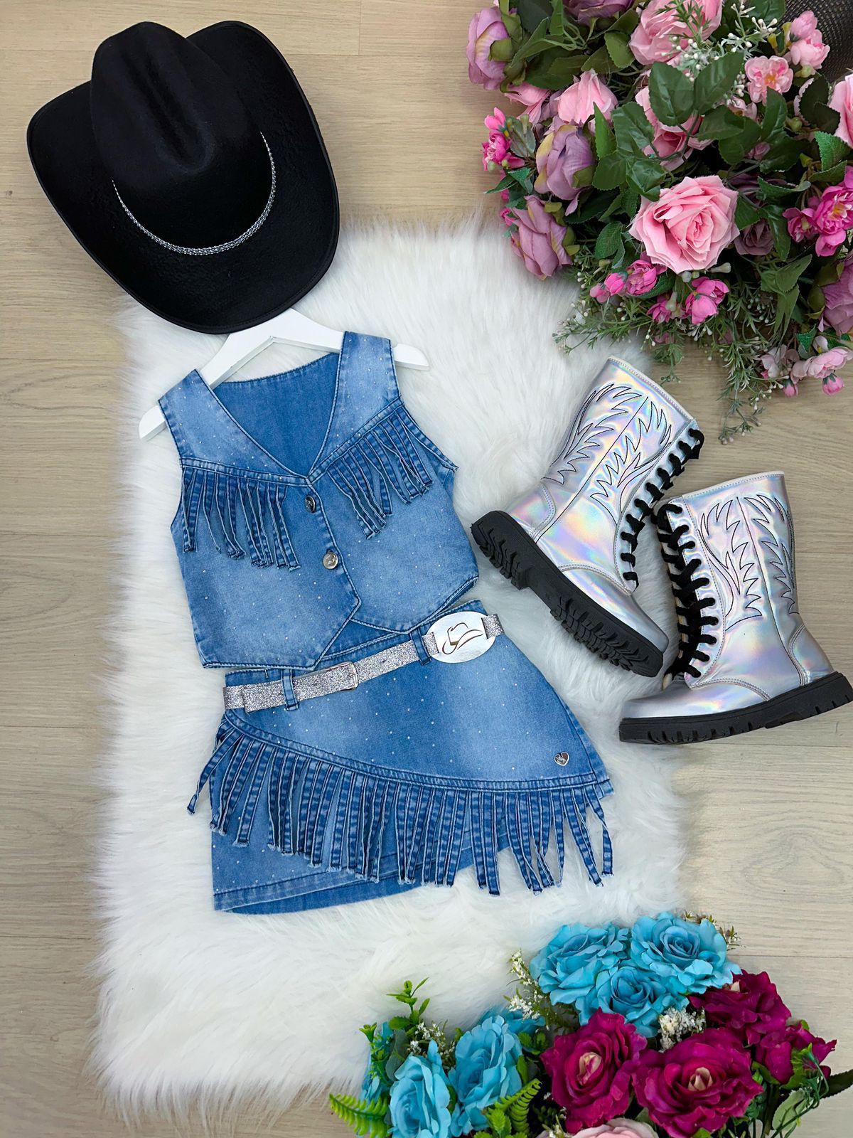 Kit Conjunto Blogueirinha Boiadeira Jeans + Chapéu (KITCNJBLGBJNSC)