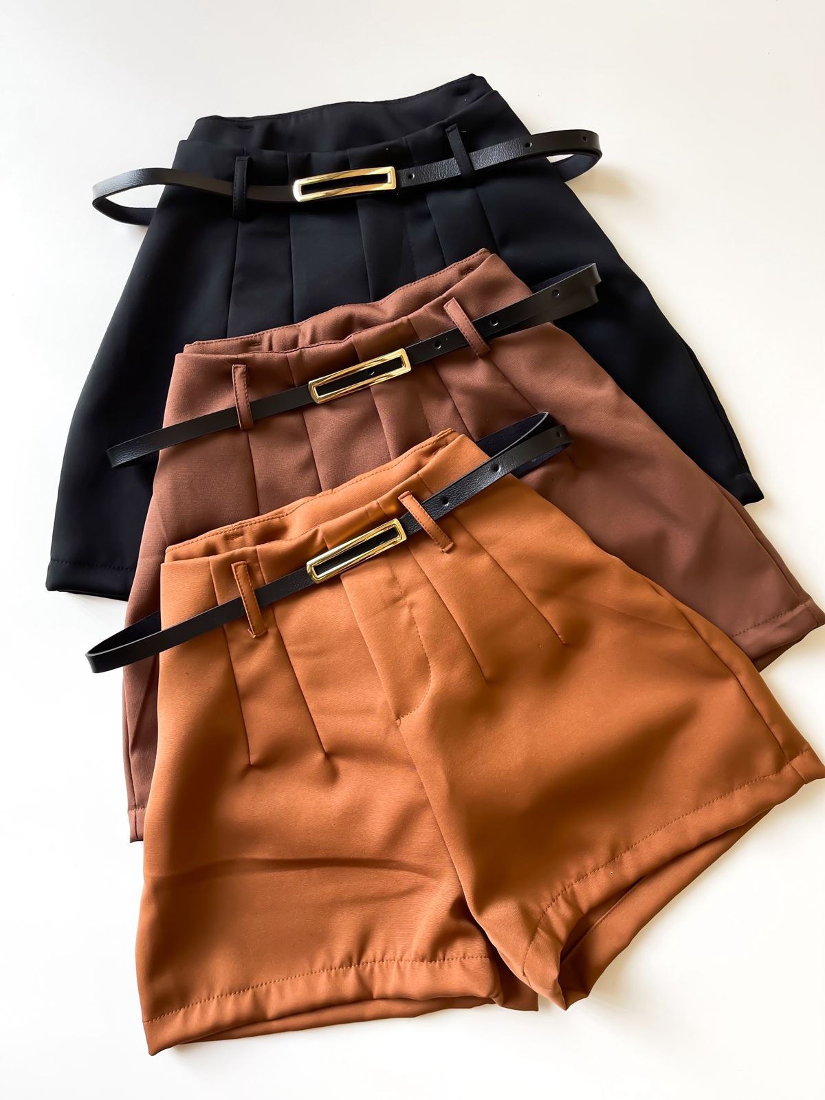 Shorts em Alfaiataria Modelo Zara com Cinto de Couro Cassia Ref. 1725 (12345670018924243502)