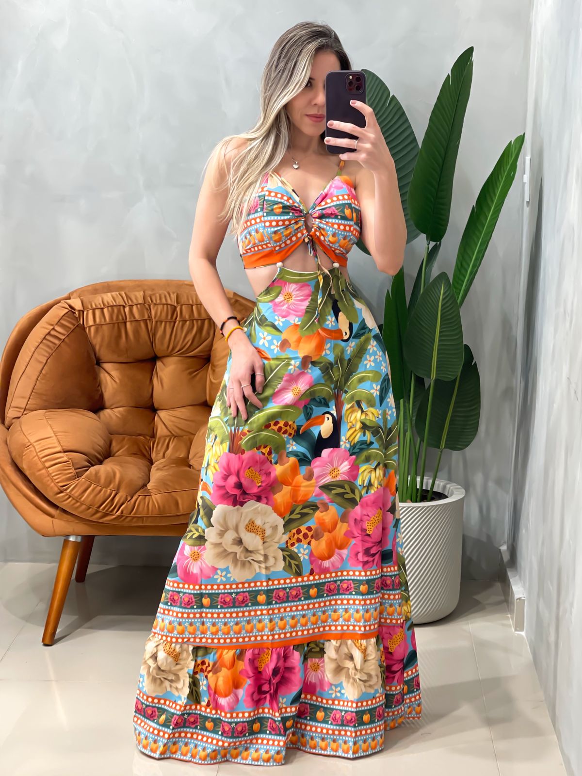Vestido Longo em Crepe Estampado com Recorte Frontal e Amarração Solange Ref. 1717 (12345670018924244165)