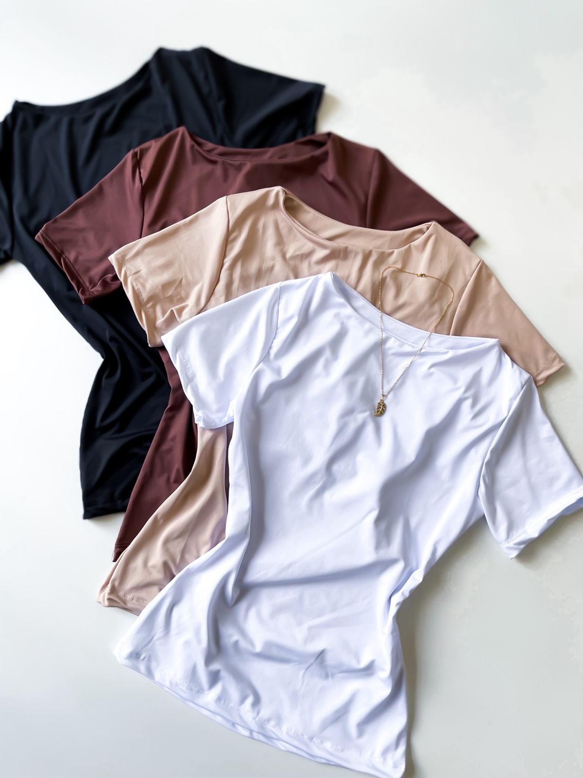 Blusa em Suplex Manga Curta com Gola Canoa Bianca Ref. 1758 (12345670018924247012)