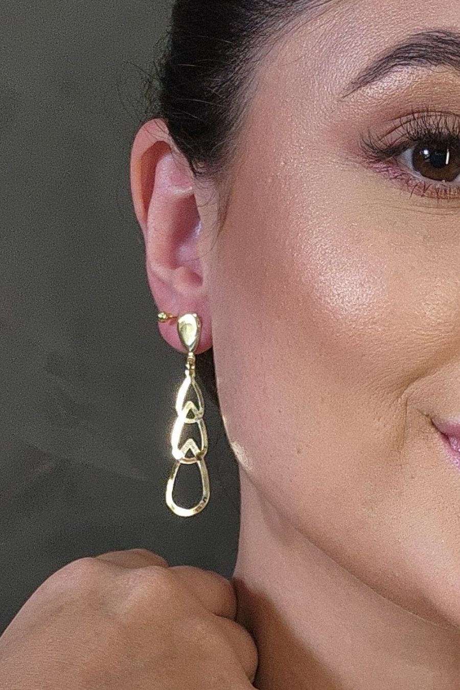 Brinco Três Gotas Vazadas Banhado em Ouro 18k (BR0186)