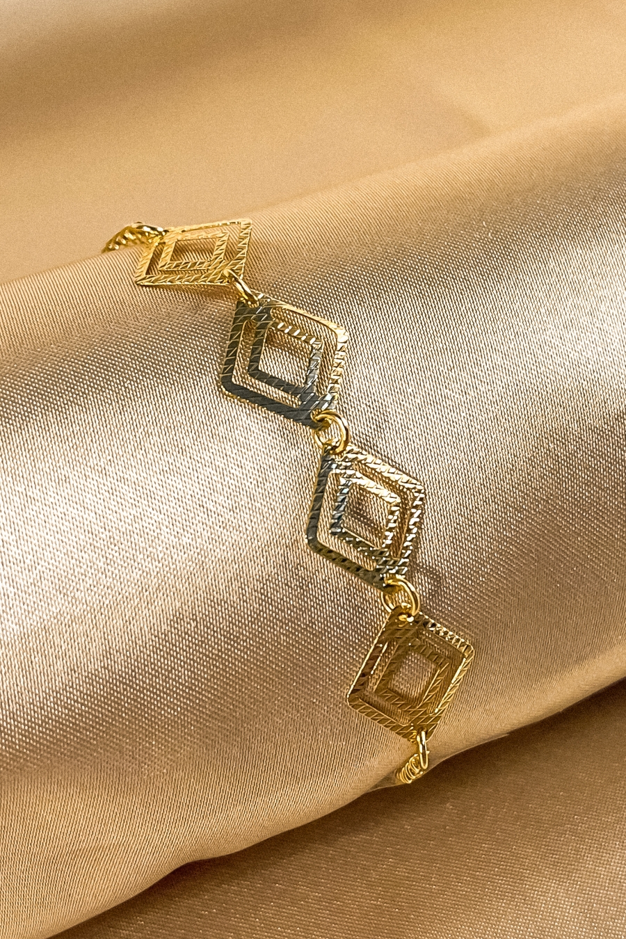 Pulseira com Quadrados Trabalhados Banhado em Ouro 18k (PL0019)