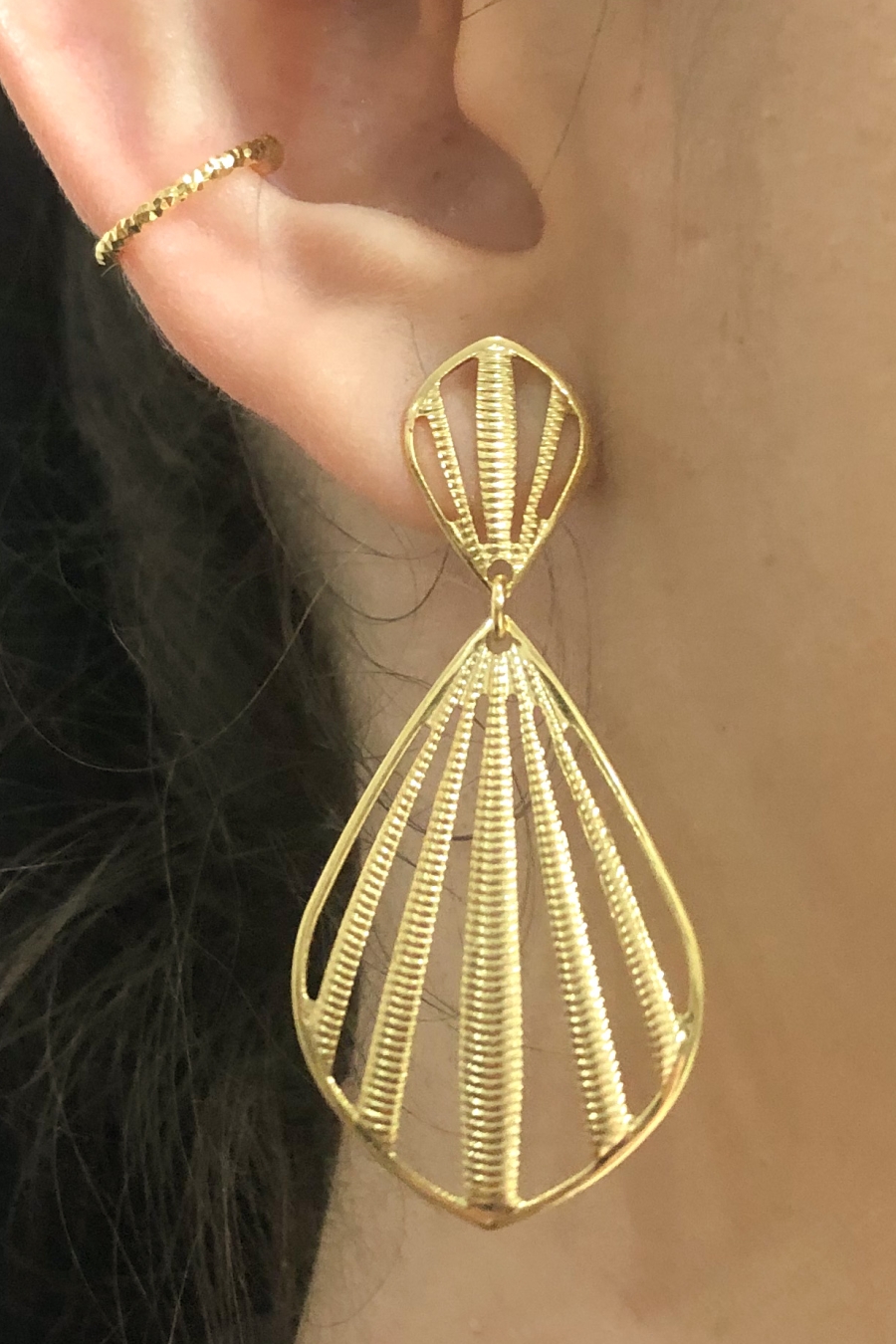 Brinco Grande de Concha Vazada Banhado em Ouro 18k (3699.18500 18705)