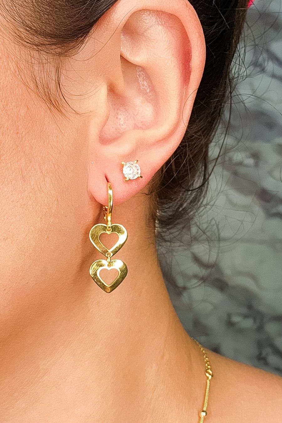 Brinco Argolinha com Dois Corações Vazados Banhado em Ouro 18k (3685.18500 18692)