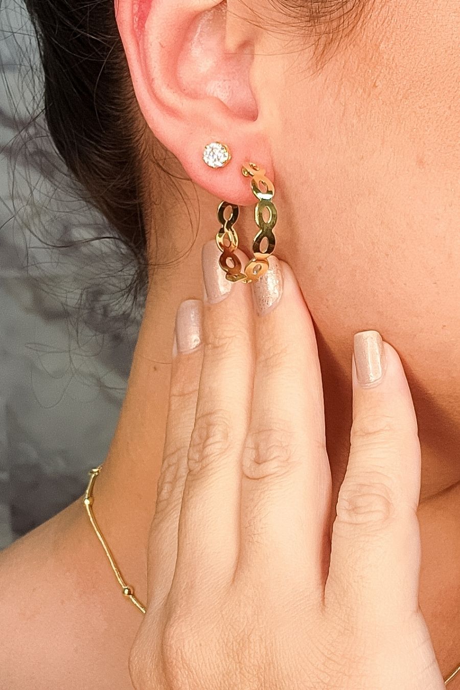 Brinco Argola Média com Vazados Ovais Banhado em Ouro 18k (3686.18500 18693)