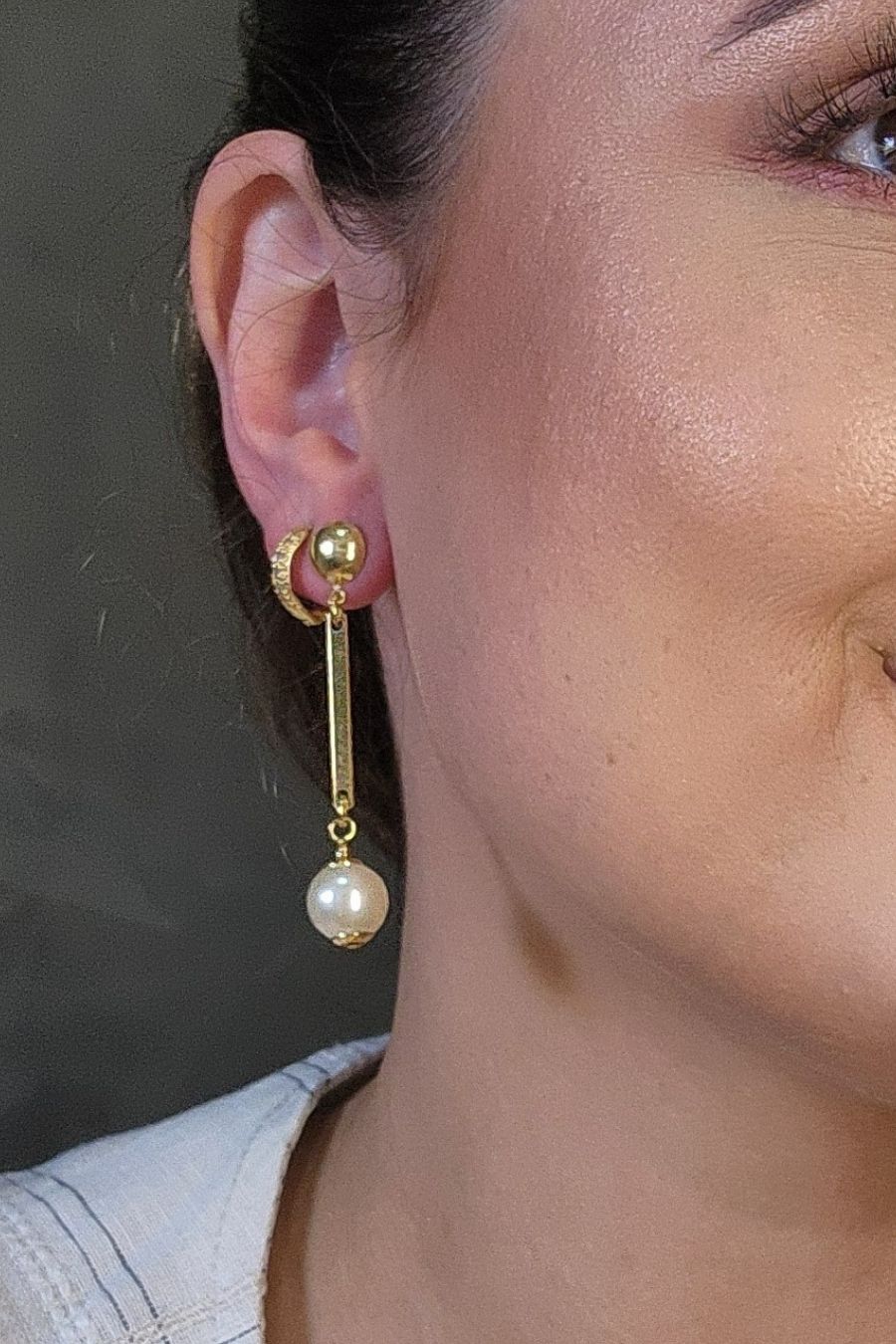 Brinco Médio com Fio Pérola Banhado em Ouro 18k (3683.18500 18690)