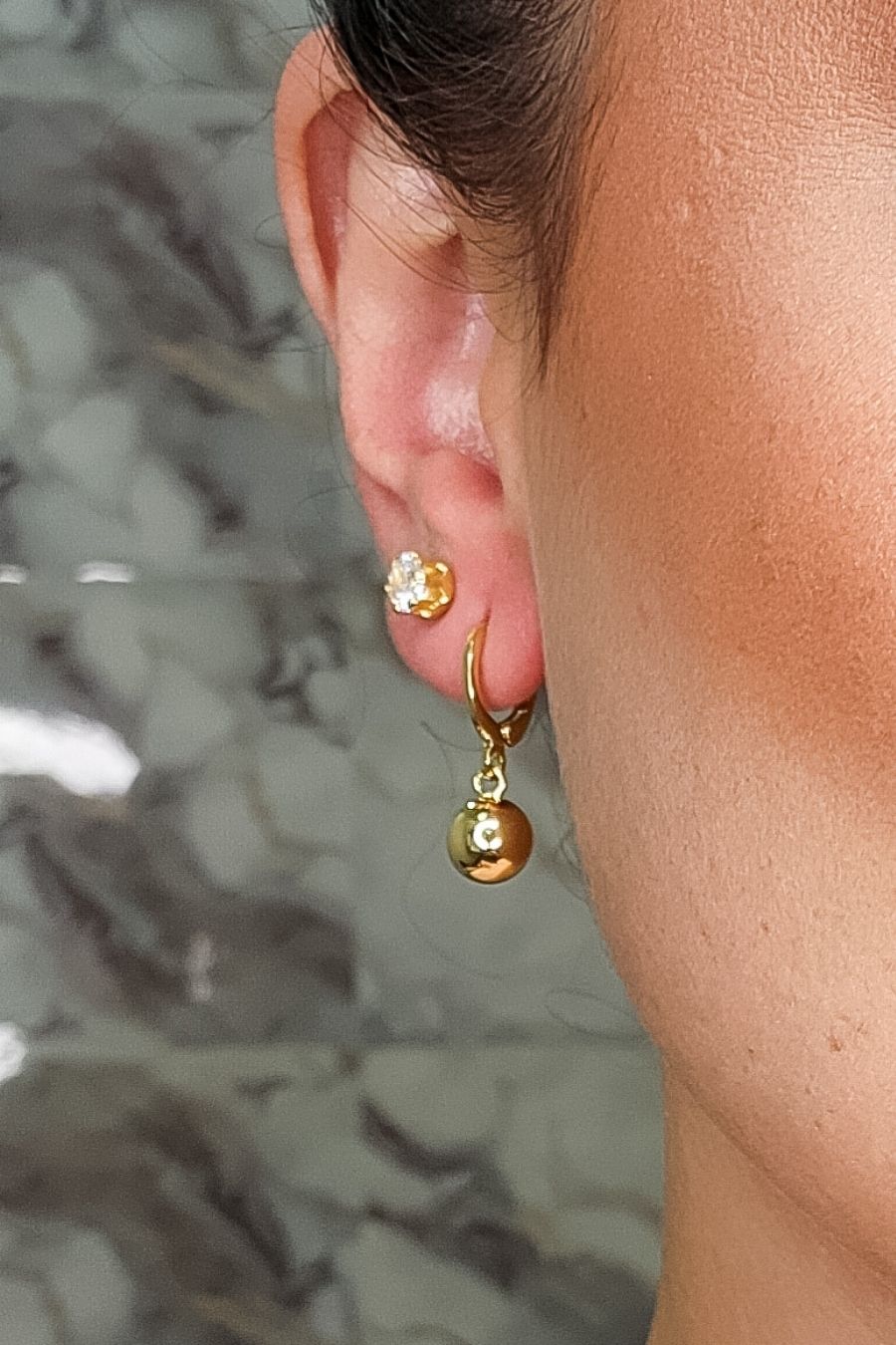 Brinco Argolinha Pequena com Bola Dourada Banhado em Ouro 18k (3682.18500 18689)