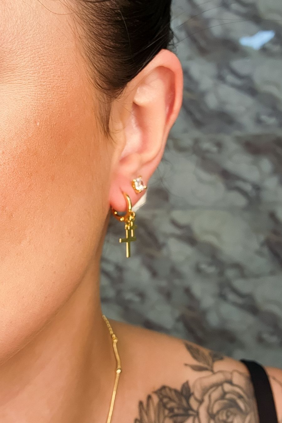 Brinco Argolinha Pequena Dupla Cruz Banhado em Ouro 18k (3668.18500 18675)