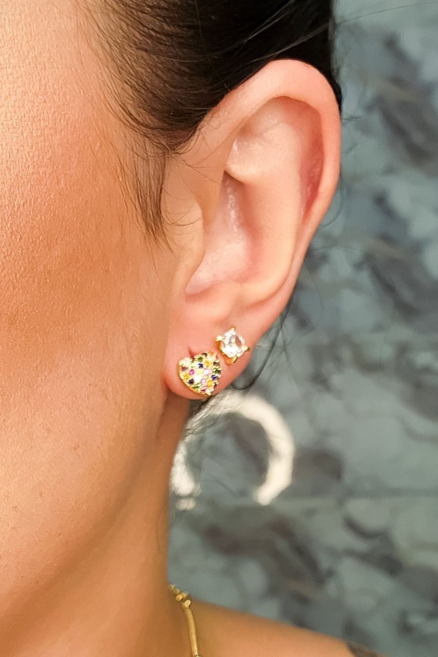 Brinco Pequeno de Coração com Zircônias Colorido Banhado em Ouro 18k (3452.18500 18526)