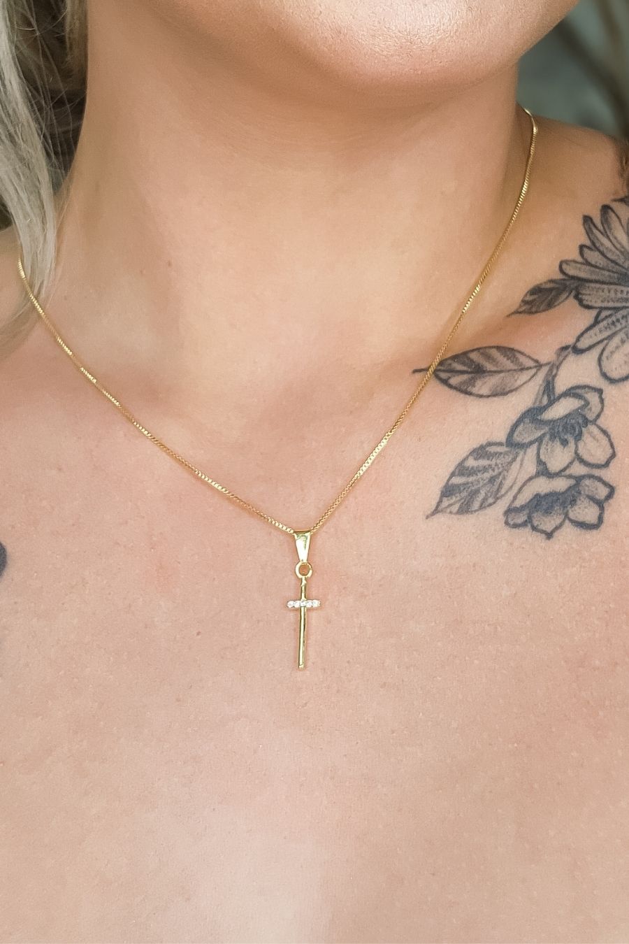 Colar Pingente Cruz com Detalhe de Zircônia Banhado em Ouro 18k (CL0118)