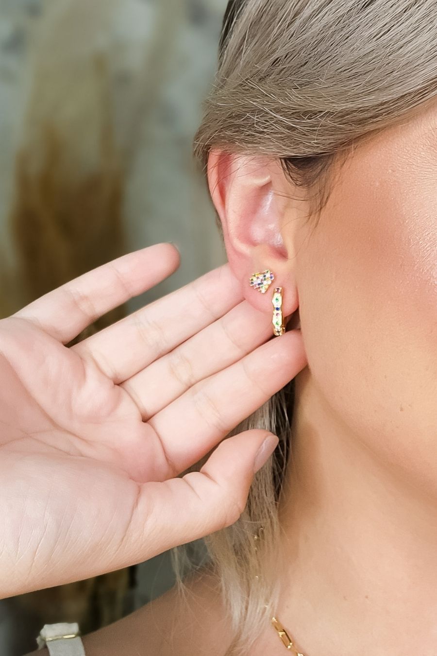 Brinco Coração Com Zircônias Coloridas Banhado em Ouro 18k (BR0281)