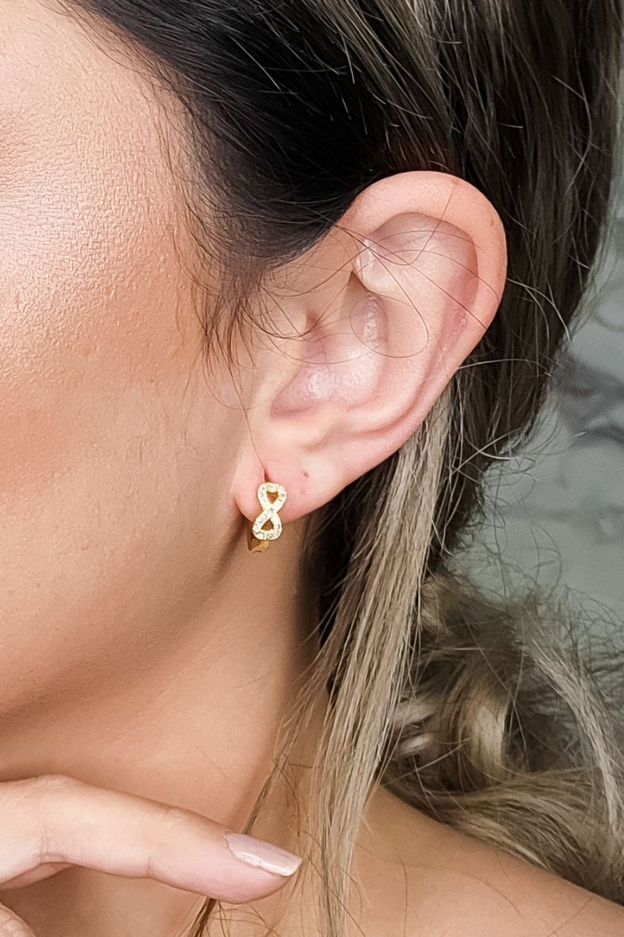 Brinco Argolinha Infinito Com Micro Zircônia Banhado em Ouro 18k (BR0289)