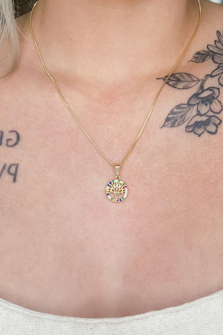 Colar Com Pingente De Circulo Da Árvore Da Vida Com Zircônia Colorida Banhado em Ouro 18k (CL0138)
