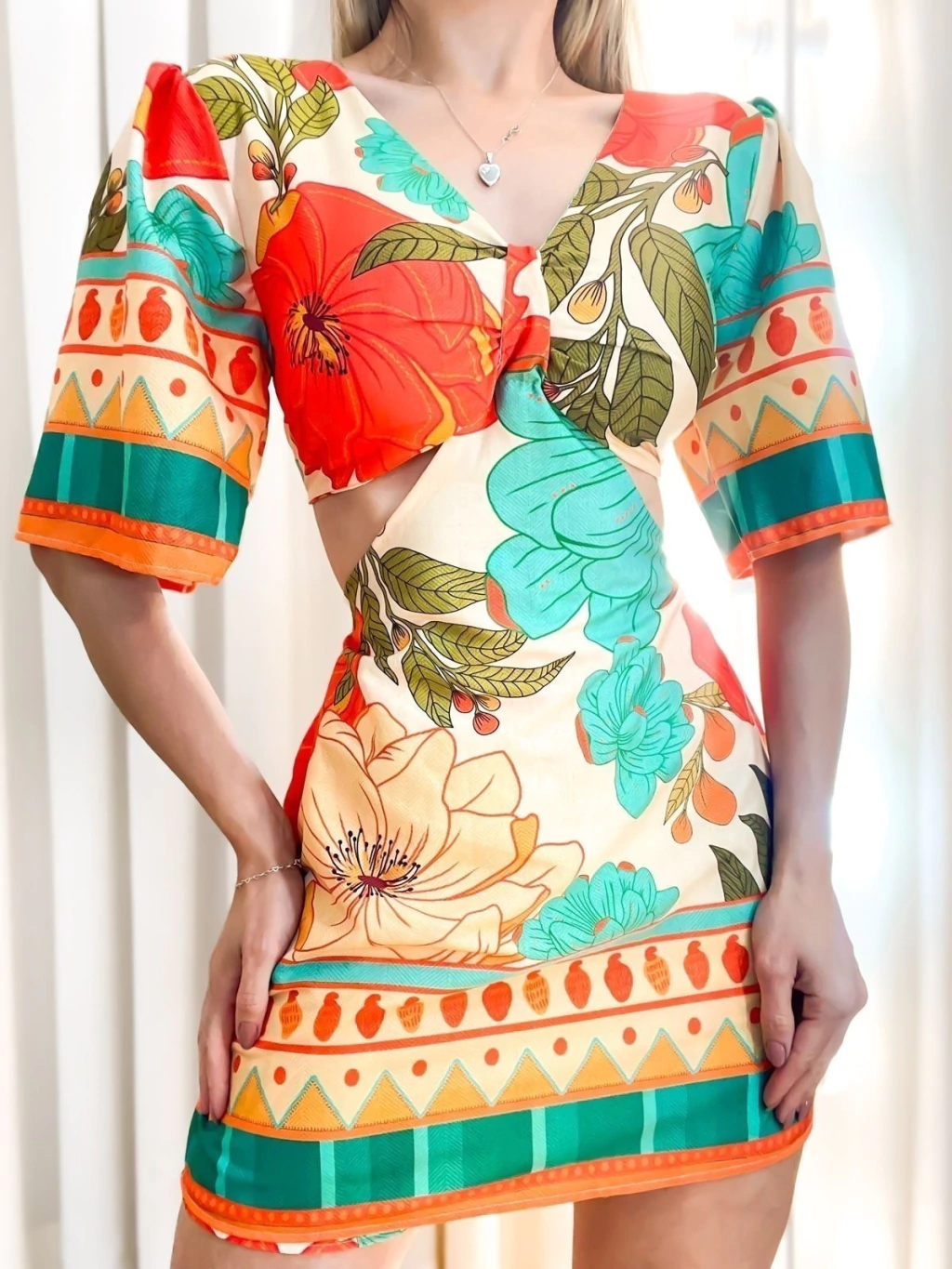 Macaquinho Feminino Estampado Manga Bufante e Amarração Débora Ref. 1233 (12345670018924181224)