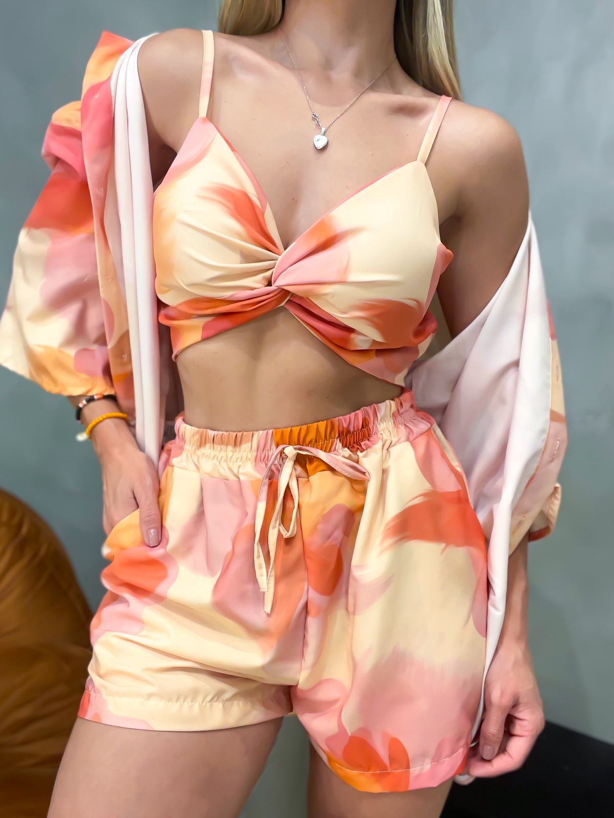 Conjunto em Crepe Camisa com Top e Shorts Estampado Beatriz Ref. 1820 (12345670018924253020)